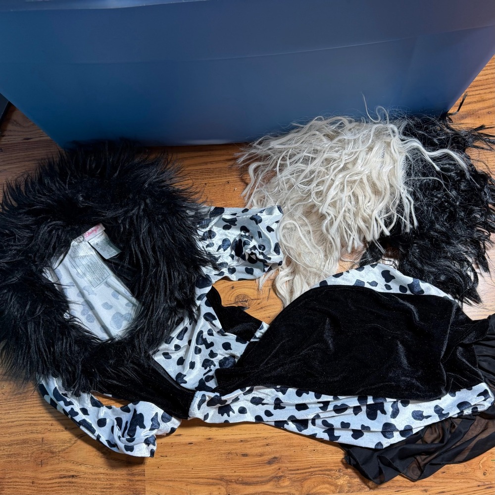 Dreamgirl Disney Cruella De Vil Costume Set Dalmatian Print Dress & Wig Small